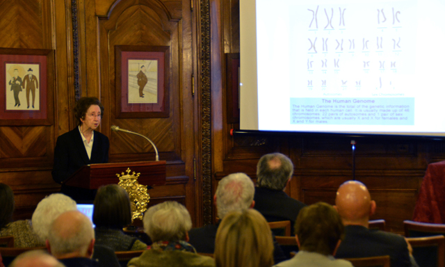 Margarita Salas impartiendo la conferencia inaugural del Curso 2015 de la Real Academia de Medicina del País Vasco. Foto: © Javier San Martín 