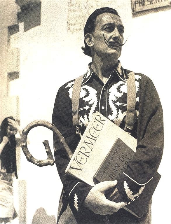 Salvador Dalí fotografiado por Catalá Roca en 1957. Cortesía de Fernando Blasco.