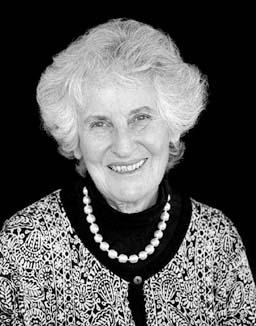 Joan Birman, especialista en teoría de trenzas