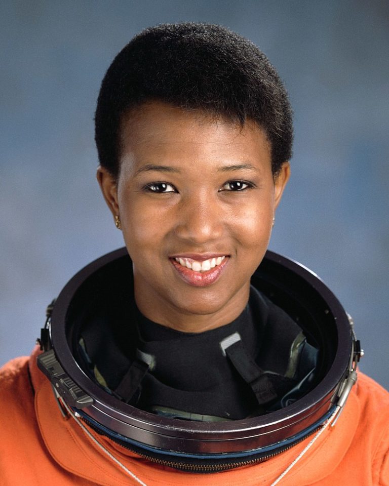 Mae Jemison, médica y astronauta