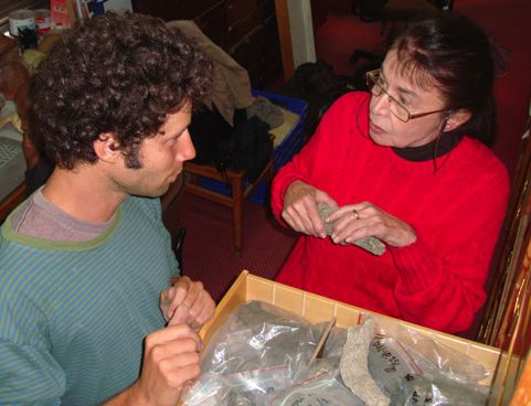 Elisabeth Vrba con un estudiante (2008).