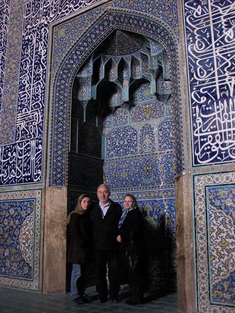Mirzakhani y sus padres durante una visita a Isfahan, Irán.