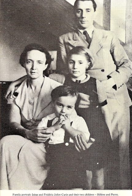 Irène y Frédéric Joliot-Curie con sus hijos Hélène y Pierre.