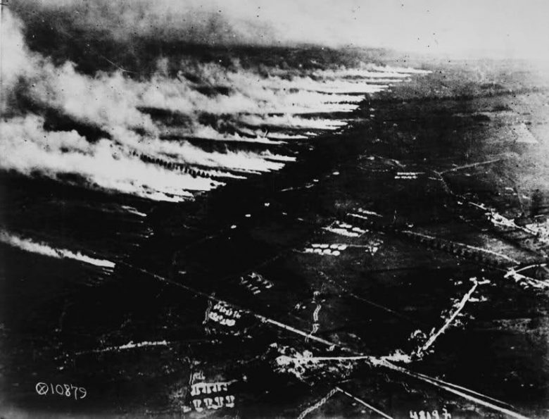 El 22 de abril, a las 5:00 PM, el ejercito alemán lanzo 168 toneladas de gas de Clorina sobre los 6´5 Km de la línea del frente francés, (este no fue su primer uso, tres meses atrás se había usado en Bolimov)