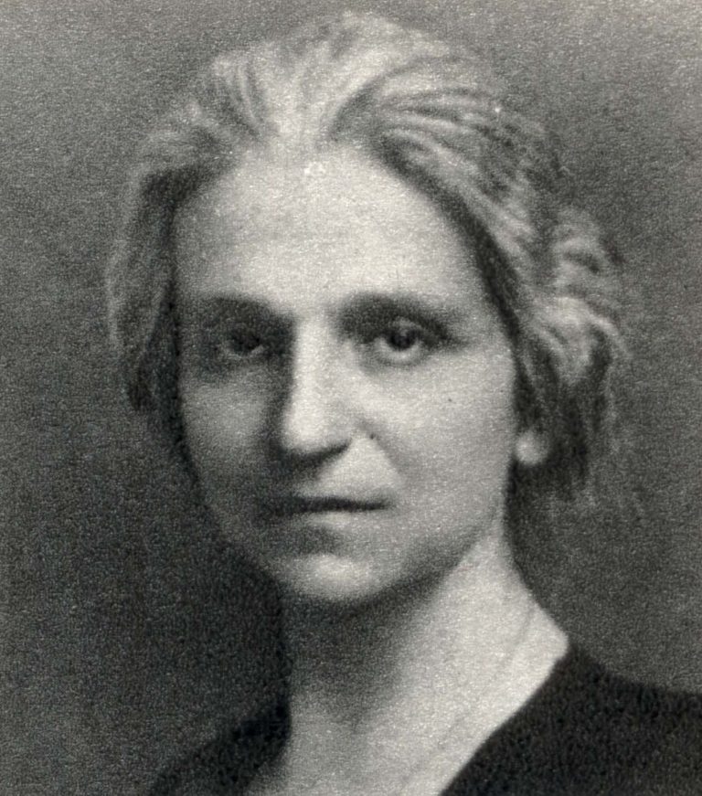 Rina Monti, bióloga