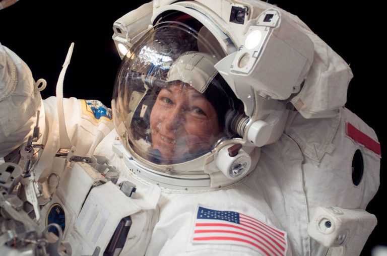 Peggy Whitson: “No hay nada que no se pueda arreglar con alambre y unos alicates, ni siquiera en la Estación Espacial”