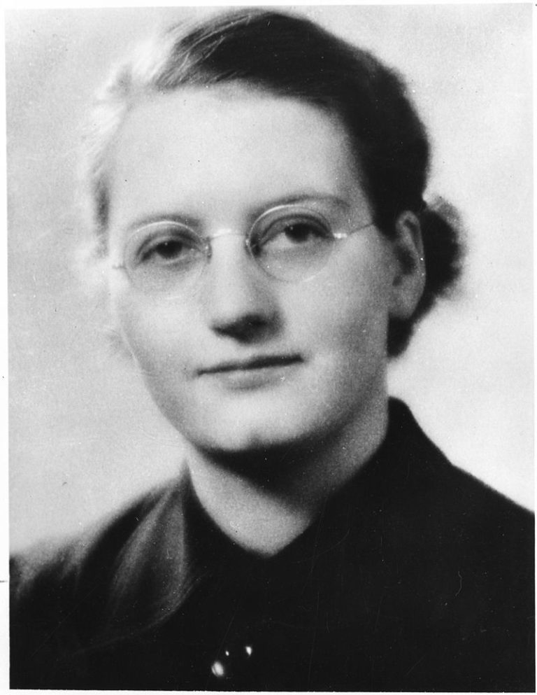 Elizabeth S. Russell, genetista