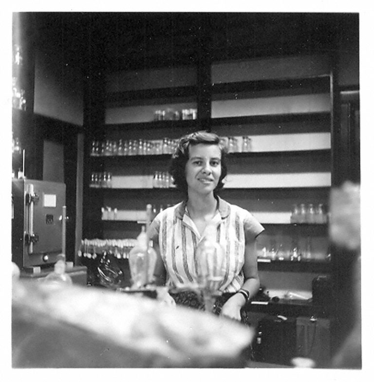 EstherMZimmerLederberg lab 1950s