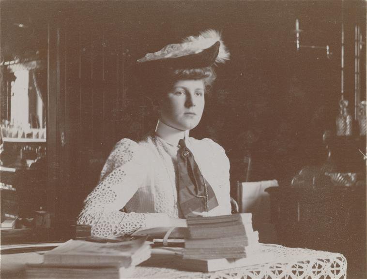 La enfermera del castillo, Simone Menier (1881-1972)