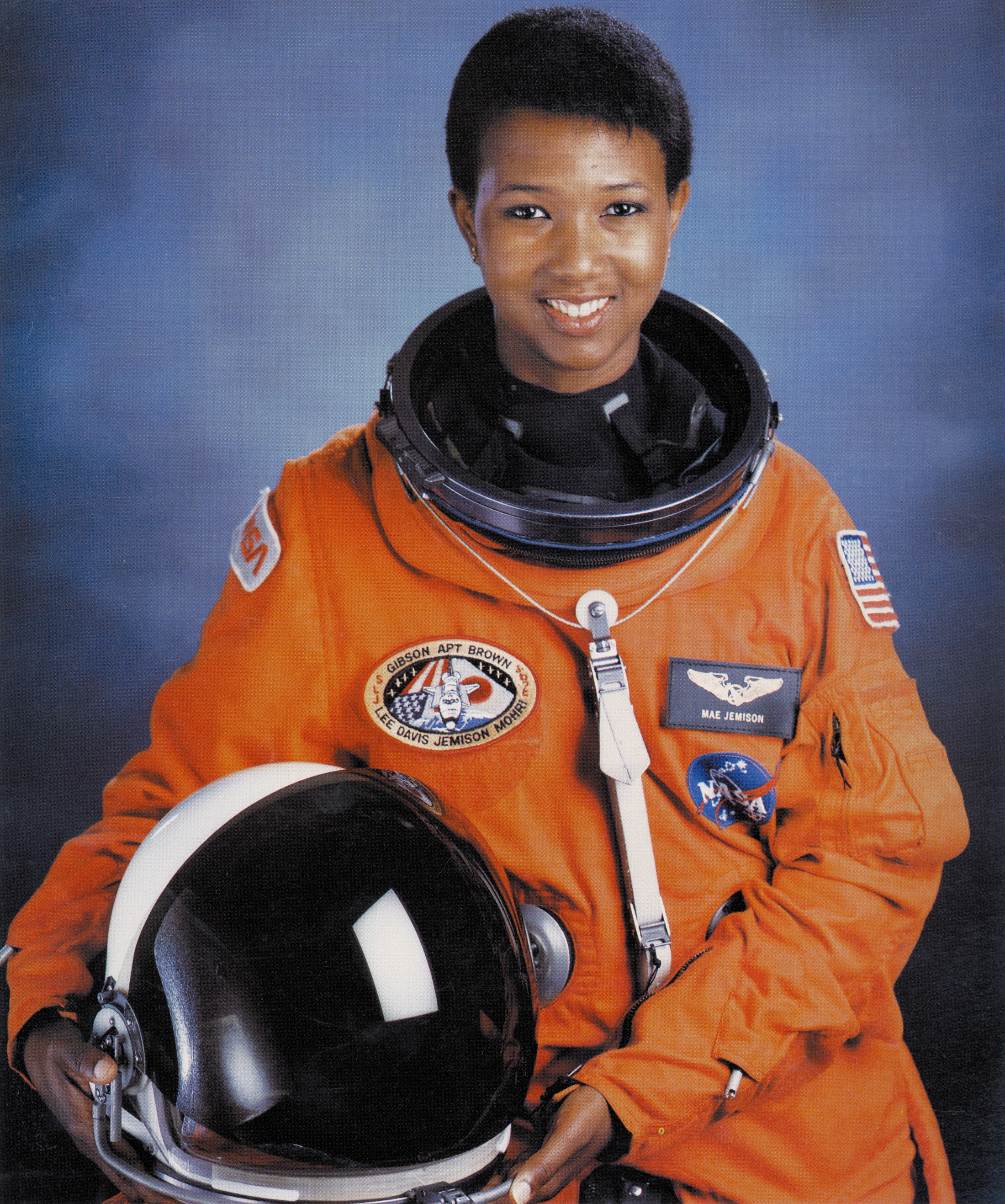 Mae Jemison, la niña que soñaba con ir al espacio y se convirtió en la  primera mujer afroamericana que lo consiguió - Mujeres con ciencia