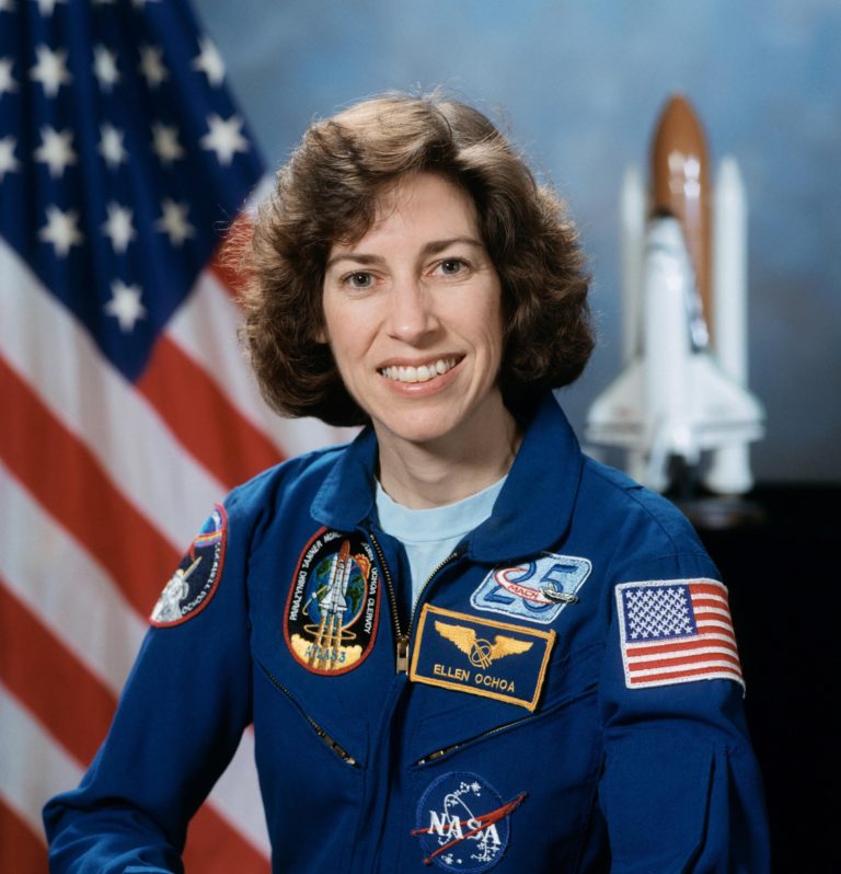 Ellen Ochoa, la astronauta que musicalizó el infinito y diversificó la NASA desde la óptica del beneficio aeroespacial (I)