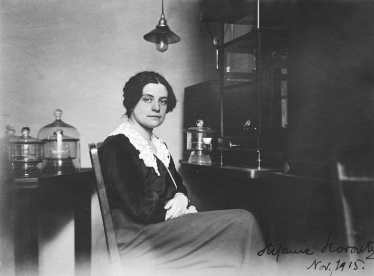 Stefanie Horovitz, química