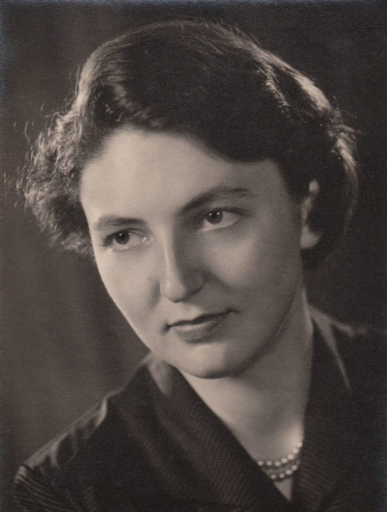 Mary Wynne Warner, la matemática viajera que pasó de la topología algebraica a la difusa