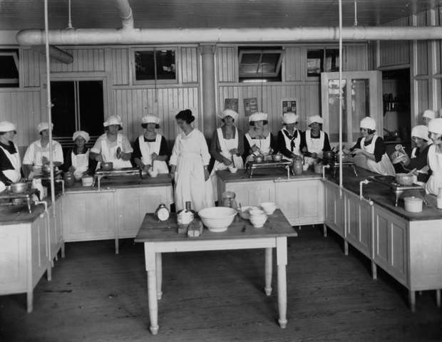 Beauregard_School_New_Orleans_Item_December_1922_girls_in_domestic_science_classes_BeauregardSchool_where_they_learn_how_to_make_milk_dishes_of_especial_nutrituve_value