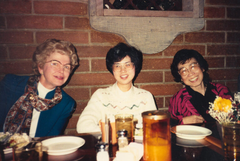 Barbara_Paulson,_Vickie_Wang_and_Helen_Ling_from_JPL,_socializing_over_lunch