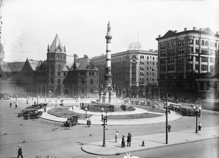 Soldiers&#8217;_and_Sailors&#8217;_Monument,_Lafayette_Square,_Buffalo,_New_York