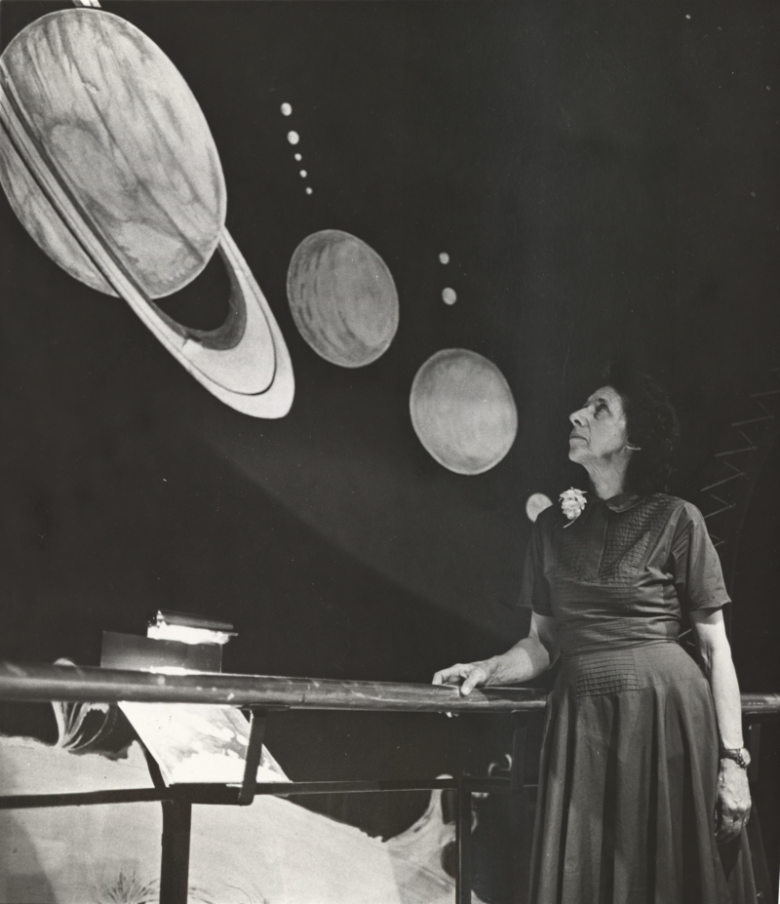 Frances Woodworth Wright, la astrónoma que enseñó navegación astronómica a militares durante la Segunda Guerra Mundial