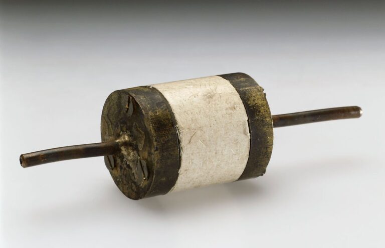 James_Lovelocks_Electron_capture_detector_for_a_gas_chromatograph,_1960._(9660569973)