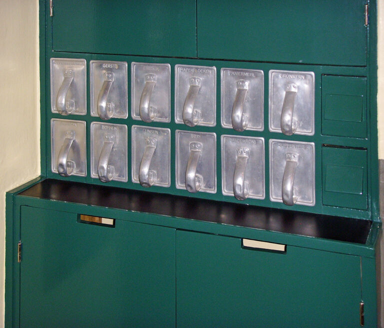 Frankfurt-Kitchen,_Drawers_(3)