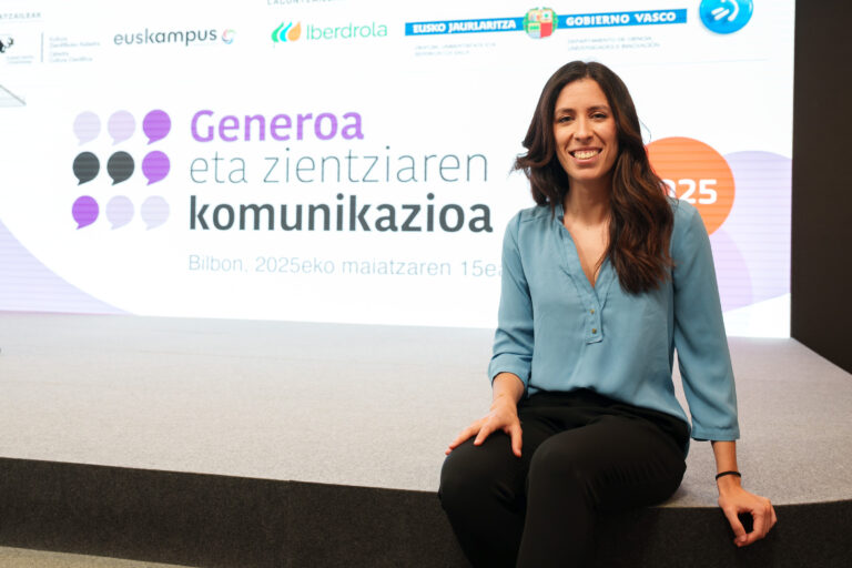 Laura Vela-Plo: «El lenguaje no solo refleja la sociedad, sino también la moldea»