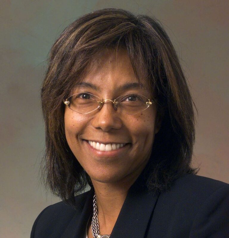 Claudia Joan Alexander, pionera en la educación espacial y científica
