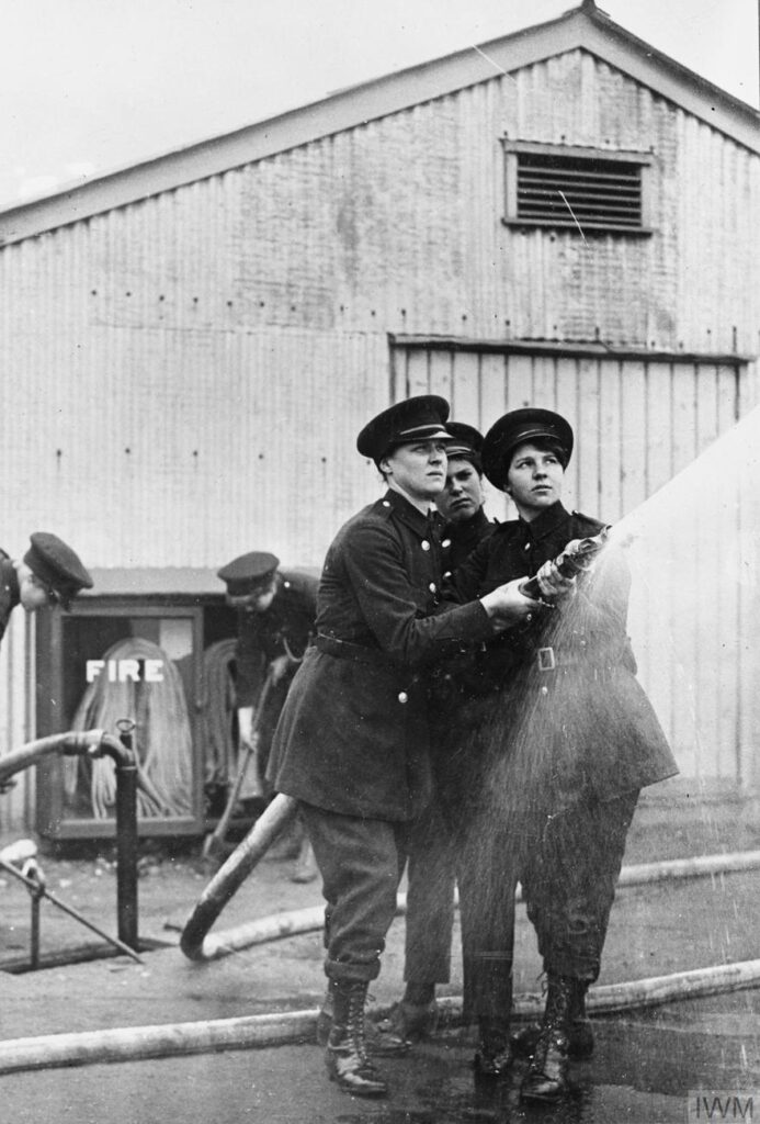 La importancia de la antropometría en el diseño de los trajes de bomberas