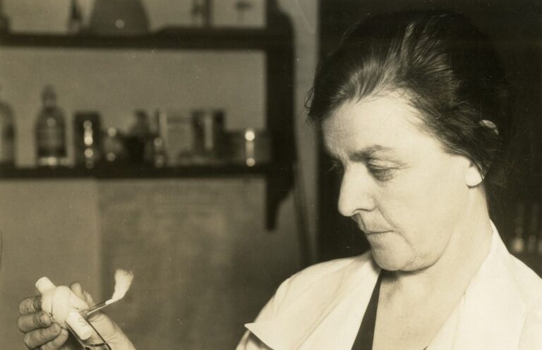 Agnes J. Quirk, la fitopatóloga que cultivaba bacterias