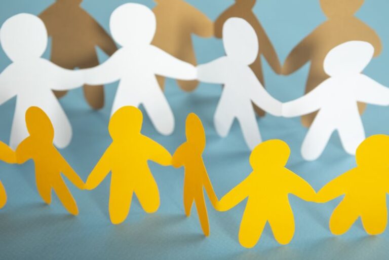 Las relaciones sociales moldean el cerebro: la importancia de las amigas