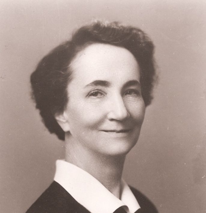 Helen M. Gilkey (1886-1972), estudiando unos hongos que crecen bajo tierra: las trufas