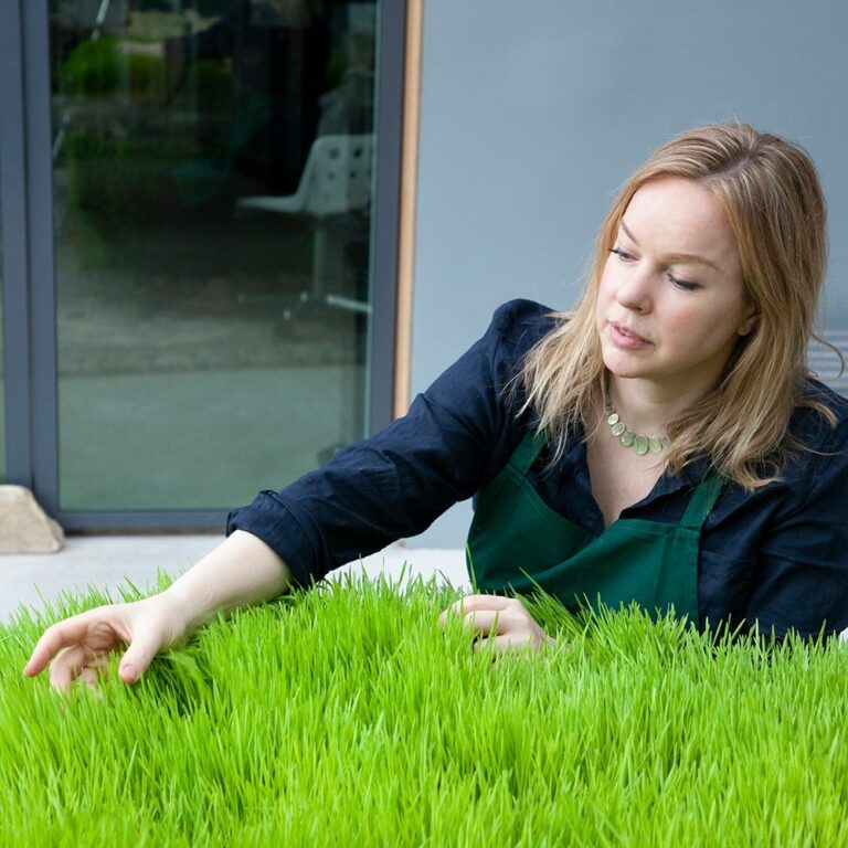 Zena Holloway: «¿Y si pudiéramos cultivar nuestra propia ropa a partir de semillas?»