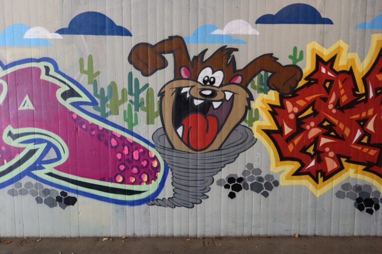 Graffiti_Michael-Proebstl-Weg_an_der_Unterführung_unter_der_Ständlerstraße_München_Bild_4_2023-09-17