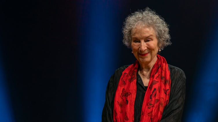 ¿El cuento de la vieja? Cómo Margaret Atwood desmonta el edadismo y la antipatía intergeneracional