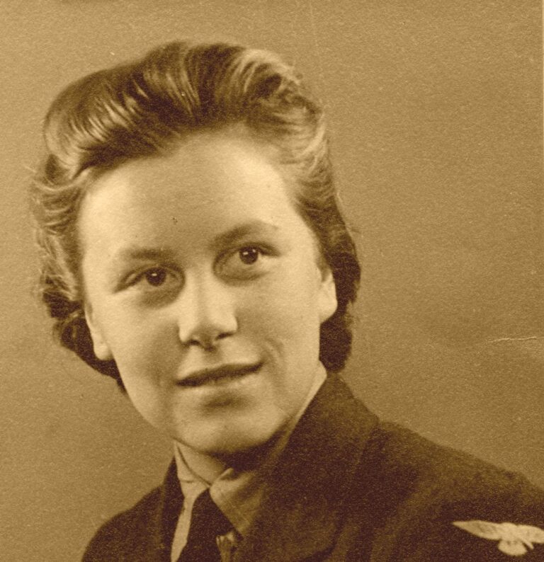 Gwen Watkins, la criptóloga que reveló los códigos secretos de los nazis