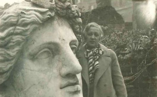 Raissa Calza, la arqueóloga que pasó de bailar en los escenarios a estudiar esculturas de la antigua Roma