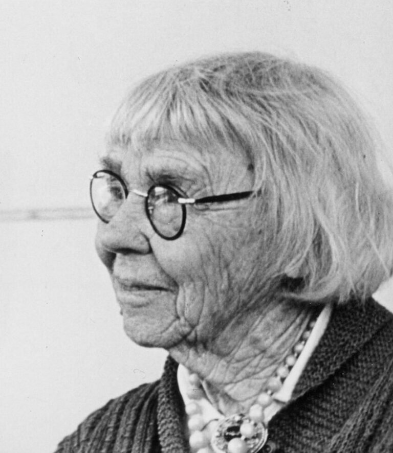 Louise Guthrie, botánica